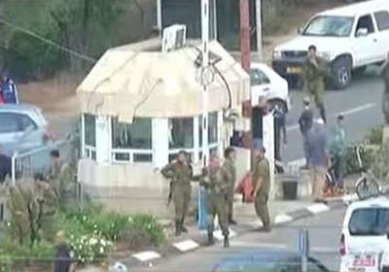 IERUSALIM: Un adolescent palestinian, care a înjunghiat doi israelieni, a fost împuşcat mortal de poliţie IERUSALIM: Un adolescent palestinian, care a înjunghiat doi israelieni, a fost împuşcat mortal de poliţie
