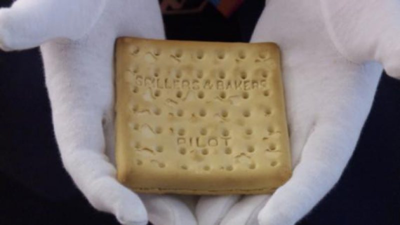 INEDIT: Un biscuit intact de pe Titanic, vândut la o licitație cu 23.000 de dolari INEDIT: Un biscuit intact de pe Titanic, vândut la o licitație cu 23.000 de dolari