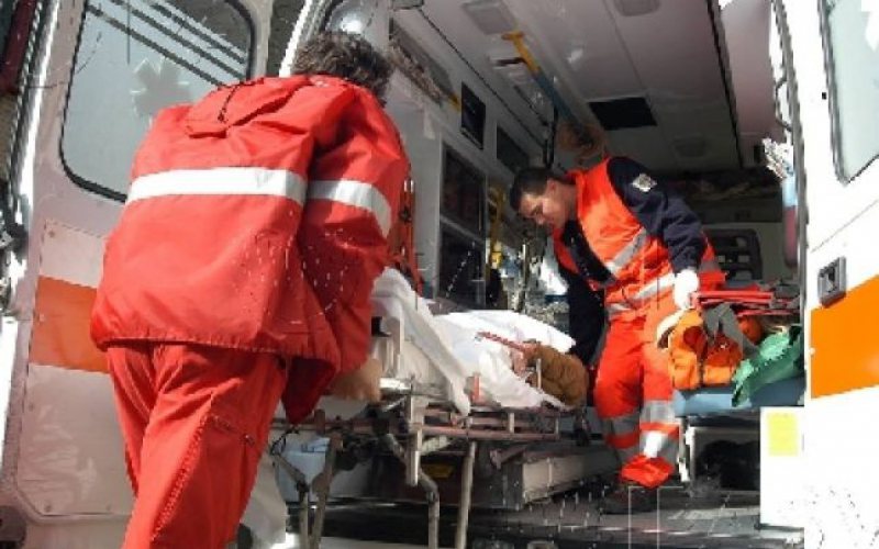 DUMBRĂVIŢA: O femeie care a trecut strada neregulamentar a fost accidentată grav DUMBRĂVIŢA: O femeie care a trecut strada neregulamentar a fost accidentată grav