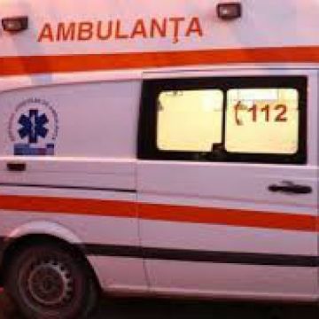 Patru persoane, între care un copil de trei ani, au ajuns la spital după un accident