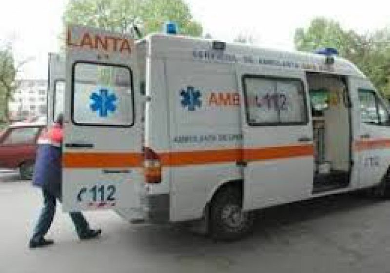 SIGHET: O fetiţă de 10 ani, care a traversat prin loc nepermis, a fost lovită de un autoturism