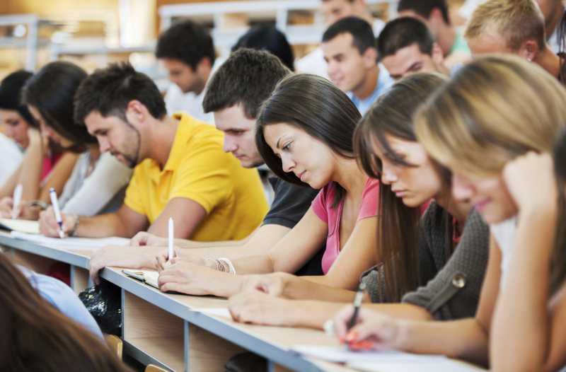 MINISTERUL SĂNĂTĂȚII: Aproape 5.800 de candidaţi şi 3.803 locuri, la concursul de rezidenţiat de duminică MINISTERUL SĂNĂTĂȚII: Aproape 5.800 de candidaţi şi 3.803 locuri, la concursul de rezidenţiat de duminică