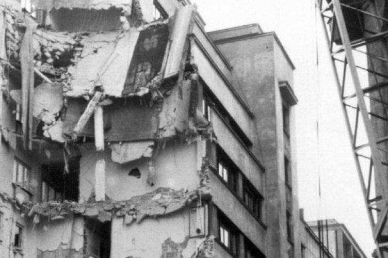SONDAJ: Incendiile şi cutremurele sunt dezastrele de care se tem cel mai mult românii când e vorba despre locuinţe SONDAJ: Incendiile şi cutremurele sunt dezastrele de care se tem cel mai mult românii când e vorba despre locuinţe