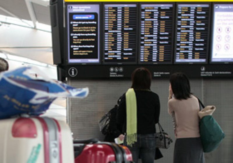 ATENTATE PARIS: Două zboruri Air France spre Paris au fost redirecționate după o alertă anonimă cu bombă