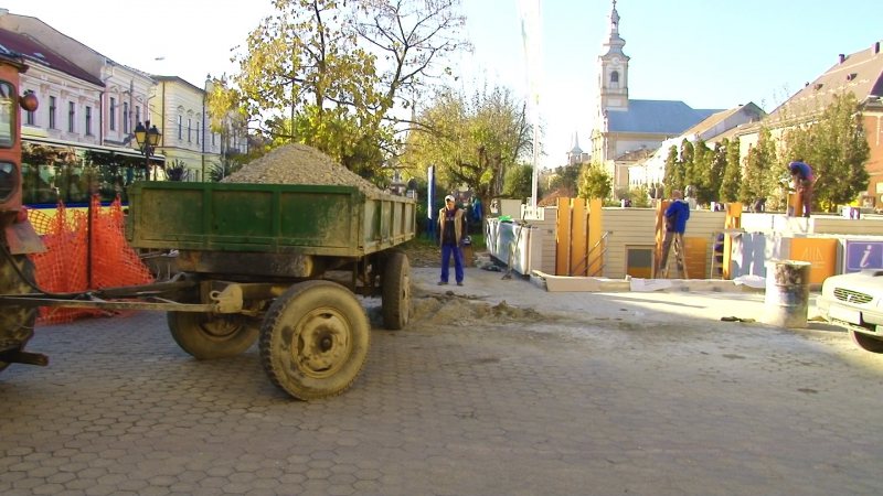 SIGHET: Lucrările sunt în toi în zona Centrului de Informare Turistică SIGHET: Lucrările sunt în toi în zona Centrului de Informare Turistică