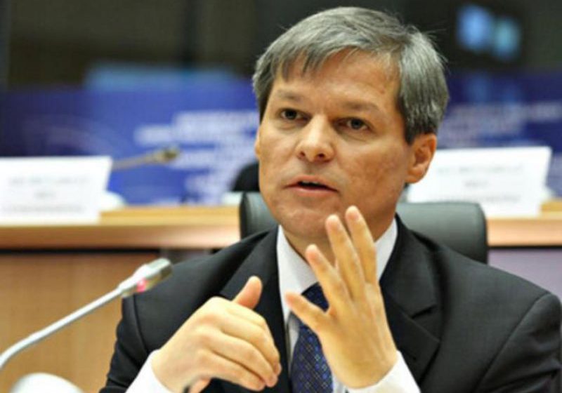 ORGANIZARE: Cioloş, la prima şedinţă a noului guvern: Vom adopta o ordonanţă privind organizarea ministerelor