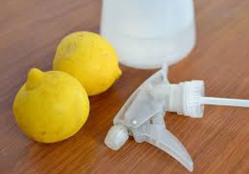 SFAT UTIL: Petele de transpirație sau de deodorant de pe haine pot fi scoase ușor cu suc de lămâie