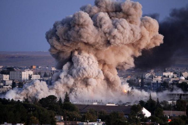 SIRIA: Rusia a lansat bombardamente intense asupra fiefului Statului Islamic la Raqa (oficial francez) SIRIA: Rusia a lansat bombardamente intense asupra fiefului Statului Islamic la Raqa (oficial francez)