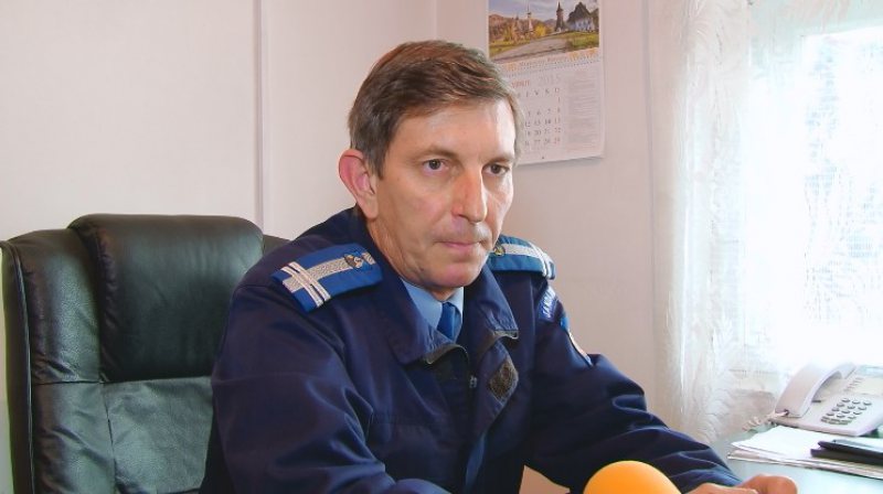SIGHET: Elevi sancționați de jandarmi după ce au fost prinși prin baruri sau fumând în școli în timpul orelor de curs SIGHET: Elevi sancționați de jandarmi după ce au fost prinși prin baruri sau fumând în școli în timpul orelor de curs