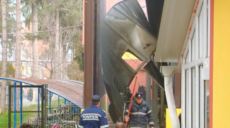 SIGHET: Primele cercetări arată că încendiul de la Plimob s-a produs datorită scânteilor mecanice produse de instalaţia de exhaustare SIGHET: Primele cercetări arată că încendiul de la Plimob s-a produs datorită scânteilor mecanice produse de instalaţia de exhaustare
