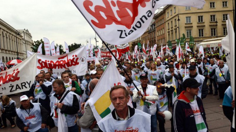 MARŞ AL INDEPENDENŢEI: Zeci de mii de persoane au manifestat la Varșovia, la apelul extremei drepte MARŞ AL INDEPENDENŢEI: Zeci de mii de persoane au manifestat la Varșovia, la apelul extremei drepte