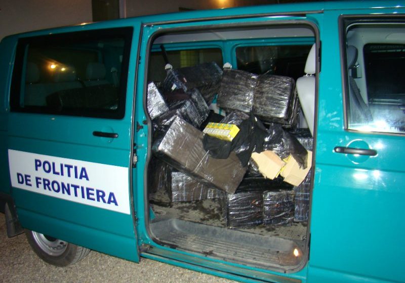 CONTRABANDĂ: Ţigări în valoare de peste 300.000 lei confiscate la frontiera  româno-ucraineană şi şase focuri de avertisment trase pentru prinderea contrabandiştilor