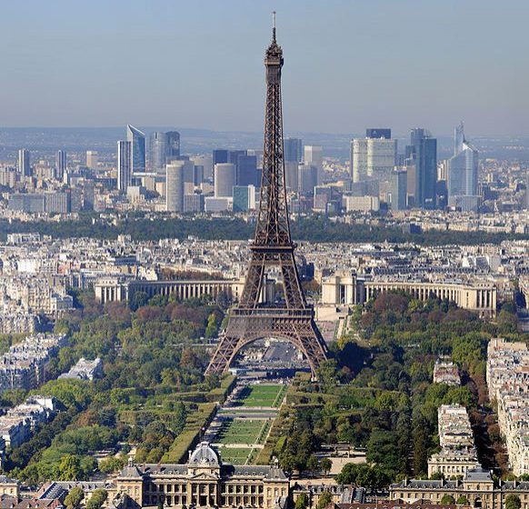 PARIS: Turnul Eiffel, transformat în pădure virtuală cu ocazia Conferinței mondiale asupra climei PARIS: Turnul Eiffel, transformat în pădure virtuală cu ocazia Conferinței mondiale asupra climei