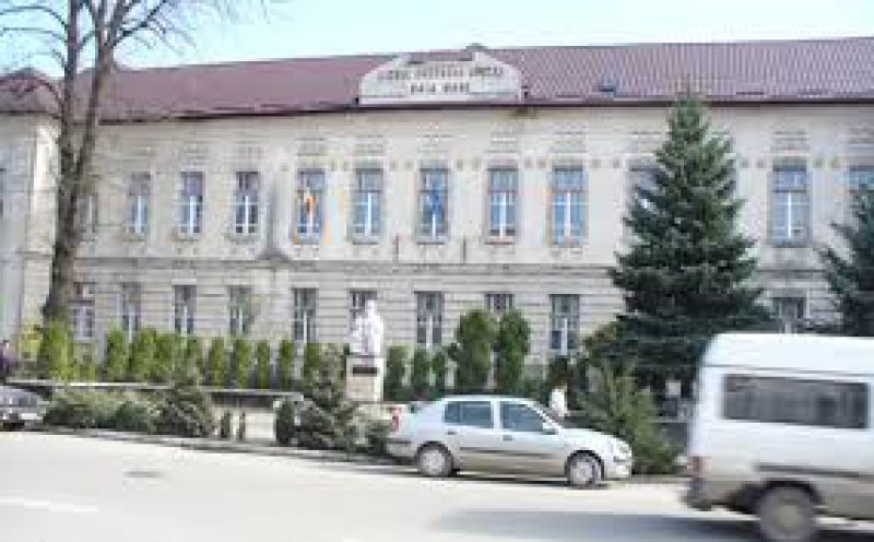 REPORTAJUL ZILEI: Uniforma, motiv de dispută la Colegiul ”Gheorghe Șincai” din Baia Mare, cu medieri neașteptate și reveniri asupra unor demisii REPORTAJUL ZILEI: Uniforma, motiv de dispută la Colegiul ”Gheorghe Șincai” din Baia Mare, cu medieri neașteptate și reveniri asupra unor demisii