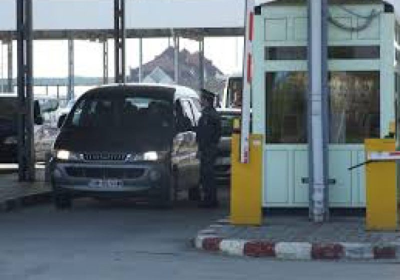 PETEA: Un bărbat urmărit internaţional a fost reţinut în vama Petea