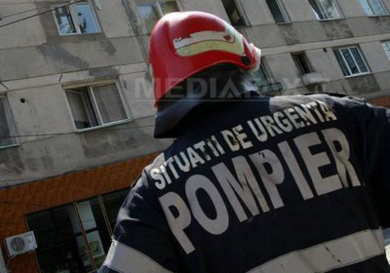 S-A ZGUDUIT BLOCUL: Două persoane, soţ şi soţie, au fost rănite într-o explozie