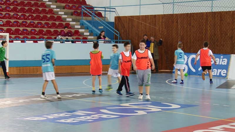 BAIA MARE: Turneul micilor handbaliști s-a încheiat cu daruri de la Moș Crăciun BAIA MARE: Turneul micilor handbaliști s-a încheiat cu daruri de la Moș Crăciun