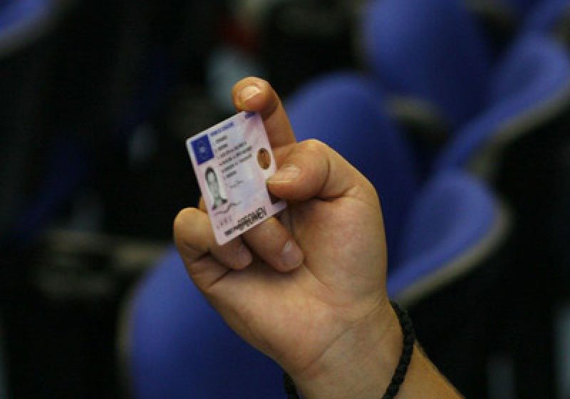 DOSARUL "MITĂ PENTRU PERMISE": Procurorii cer arestarea a 16 persoane, dintre care şapte poliţişti DOSARUL "MITĂ PENTRU PERMISE": Procurorii cer arestarea a 16 persoane, dintre care şapte poliţişti
