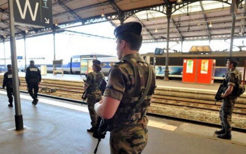 ATENTATE LA PARIS: Franța întărește măsurile de securitate în biserici pentru slujbele de Crăciun ATENTATE LA PARIS: Franța întărește măsurile de securitate în biserici pentru slujbele de Crăciun