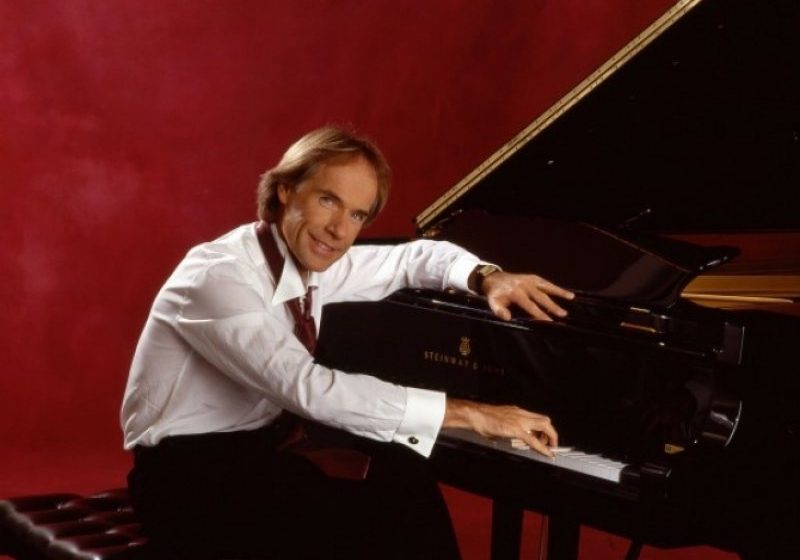 ÎN PREMIERĂ MONDIALĂ: Richard Clayderman prezintă "Balade pour elle", la Bucureşti