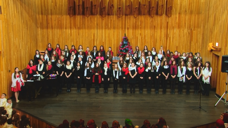SIGHET: Concert de colinde cu o sală plină și cu ropote de aplauze SIGHET: Concert de colinde cu o sală plină și cu ropote de aplauze