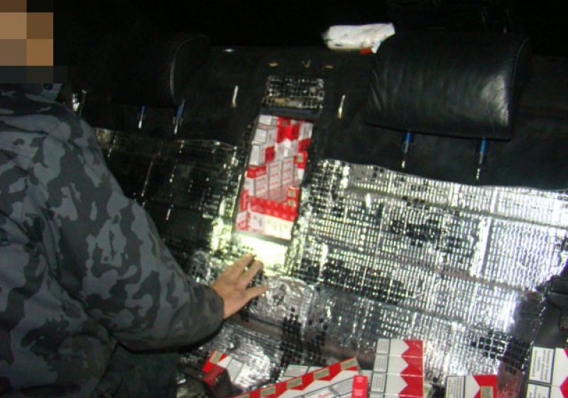 CONTRABANDĂ: Ţigări în valoare de 47.500 lei, confiscate la frontiera cu Ucraina CONTRABANDĂ: Ţigări în valoare de 47.500 lei, confiscate la frontiera cu Ucraina