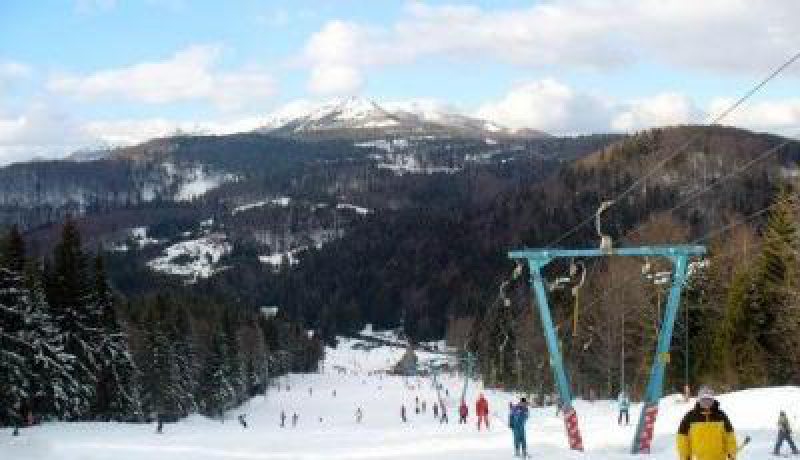 CAVNIC: Chiar dacă nu a prea nins, pârtiile funcționează foarte bine cu zăpadă artificială CAVNIC: Chiar dacă nu a prea nins, pârtiile funcționează foarte bine cu zăpadă artificială