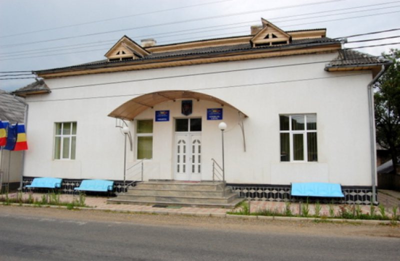CONTESTAT AIUREA: Consiliul local a ajuns să funcționeze iar, după o pauză de un an în care a fost suspendat degeaba CONTESTAT AIUREA: Consiliul local a ajuns să funcționeze iar, după o pauză de un an în care a fost suspendat degeaba