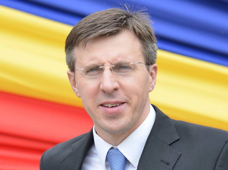 Iași: Chirtoacă spune că își dorește unirea Republica Moldova cu România pentru ca umbrela de securitate să ajungă la Nistru Iași: Chirtoacă spune că își dorește unirea Republica Moldova cu România pentru ca umbrela de securitate să ajungă la Nistru
