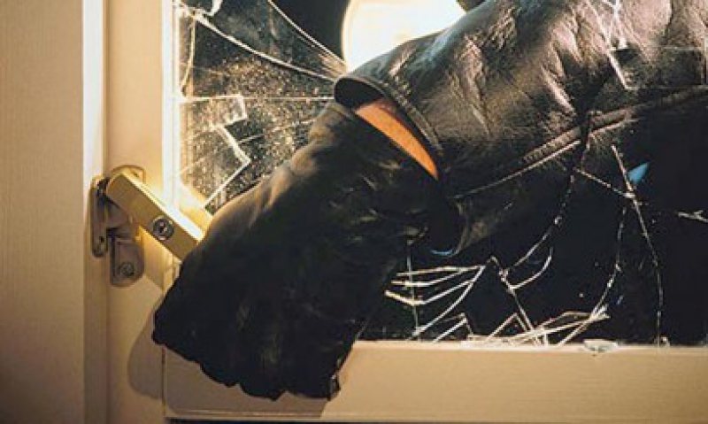 INCREDIBIL: În fața unei victime prea furioase, hoții au chemat poliția INCREDIBIL: În fața unei victime prea furioase, hoții au chemat poliția