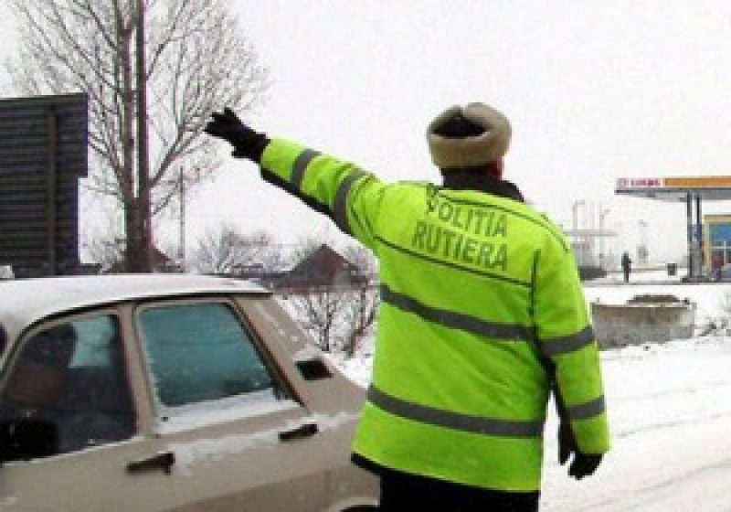 SIGHET: Un bărbat este cercetat de poliţişti pentru mai multe infracţiuni la regimul circulaţiei