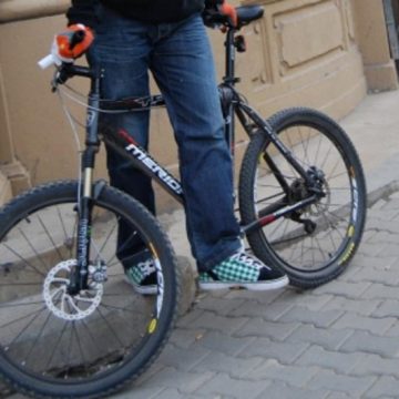 Cu bicicleta la școală