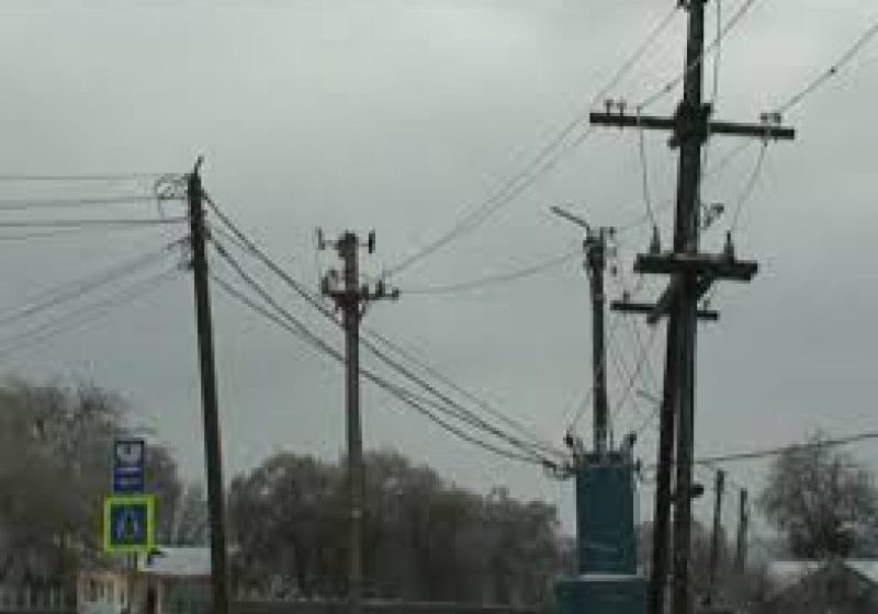 FĂRĂ CURENT: Mai multe deranjamente în reţeaua de electricitate s-au produs din cauza ninsorilor FĂRĂ CURENT: Mai multe deranjamente în reţeaua de electricitate s-au produs din cauza ninsorilor