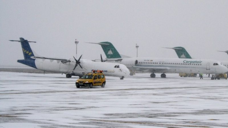 AEROPORTURI: Patru curse aeriene anulate și întârzieri de până la 2 ore la decolare, din cauza ninsorii și a viscolului AEROPORTURI: Patru curse aeriene anulate și întârzieri de până la 2 ore la decolare, din cauza ninsorii și a viscolului
