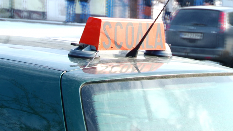 SFATUL SPECIALIȘTILOR: Celor care vor să devină buni șoferi li se recomandă să facă ore de conducere iarna SFATUL SPECIALIȘTILOR: Celor care vor să devină buni șoferi li se recomandă să facă ore de conducere iarna