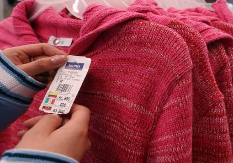 SIGHET: O tânără care a furat haine dintr-un magazin a fost prinsă SIGHET: O tânără care a furat haine dintr-un magazin a fost prinsă
