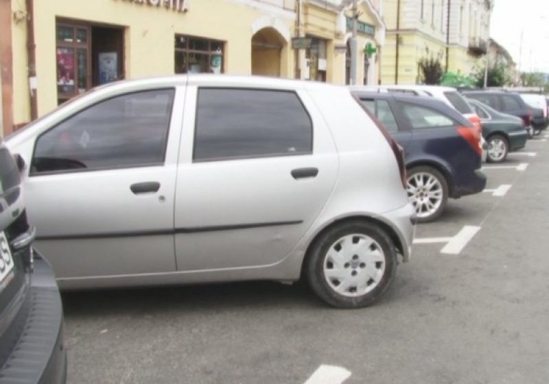 SIGHET: Șoferii preferă abonamentele de parcare pe trei luni şi tichetele pe o oră