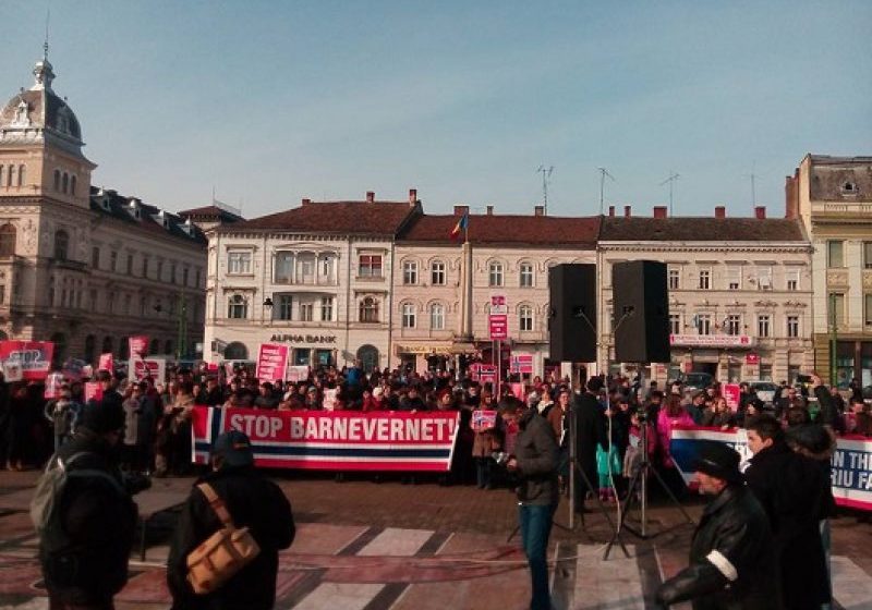 PROTESTE DE SUSŢINERE A FAMILIEI BODNARIU: 5.000 de persoane au ieşit în stradă la Suceava, 1.500 la Arad