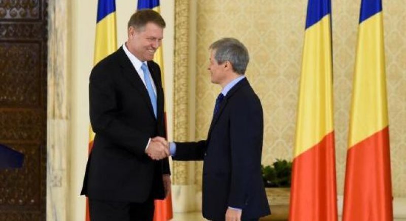 INFOPOLITIC: Iohannis – axul central al scenei politice pe care o va domina, în 2016, în tandem cu Cioloș INFOPOLITIC: Iohannis – axul central al scenei politice pe care o va domina, în 2016, în tandem cu Cioloș