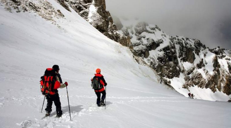ATENŢIE: A crescut riscul de producere de avalanșe la gradul trei în masivele Bucegi și Făgăraș ATENŢIE: A crescut riscul de producere de avalanșe la gradul trei în masivele Bucegi și Făgăraș