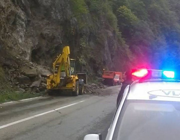 CARAŞ – SEVERIN: Trafic oprit pe DN57