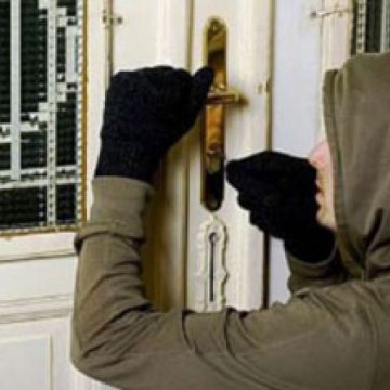 Sigheteni prinși după ce au furat dintr-o locuință