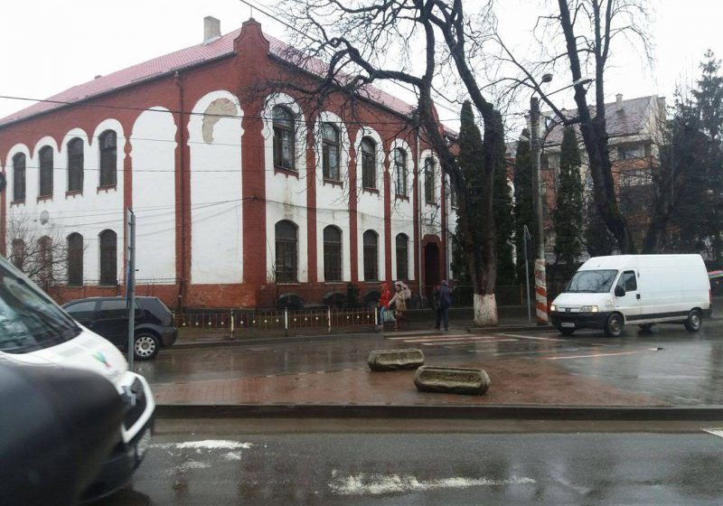 SITUAȚIE DE URGENȚĂ: Două eleve din Sighetu Marmației au ajuns la spital după ce au fost intoxicate cu monoxid de carbon