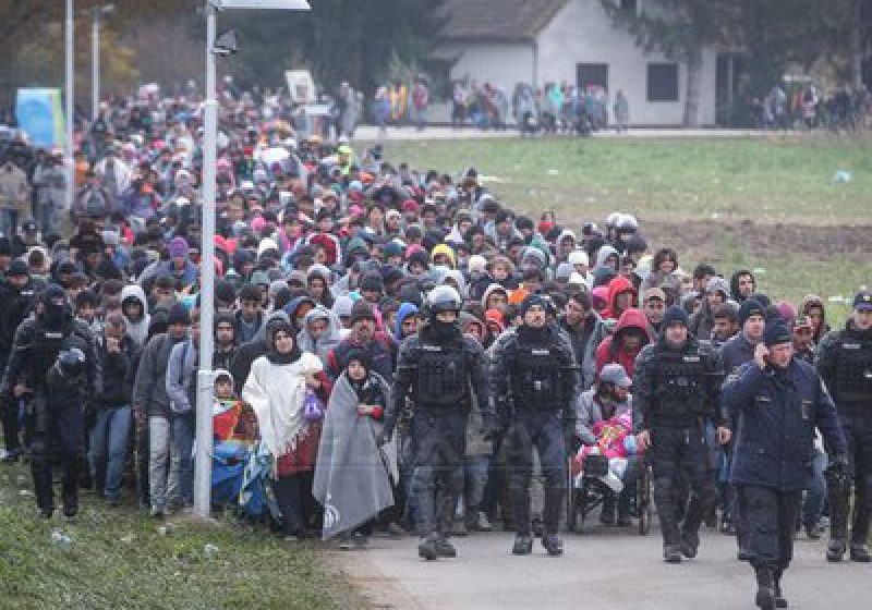SOSESC PRIMI REFUGIAŢI ÎN ROMÂNIA: Unde vor fi cazaţi şi care este marea problemă pe care autorităţile nu au rezolvat-o până acum