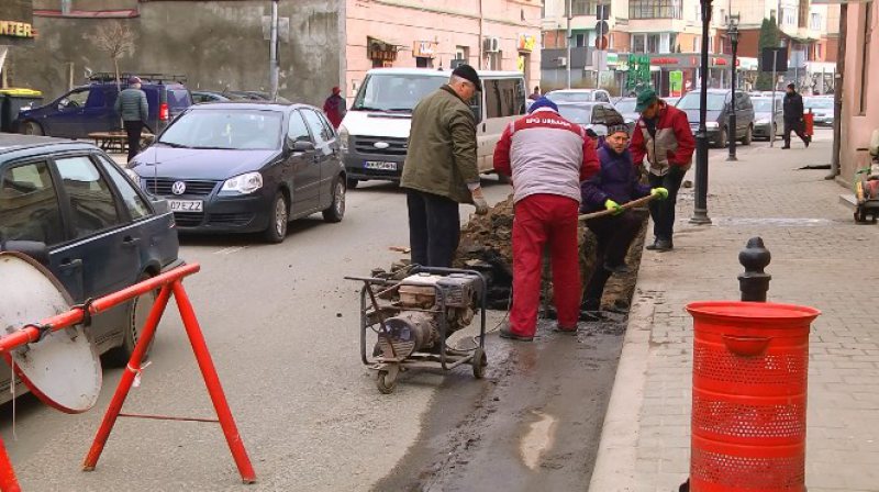 LUCRĂRI: Urbana a rezolvat problema scurgerii apei pluviale pe strada Traian