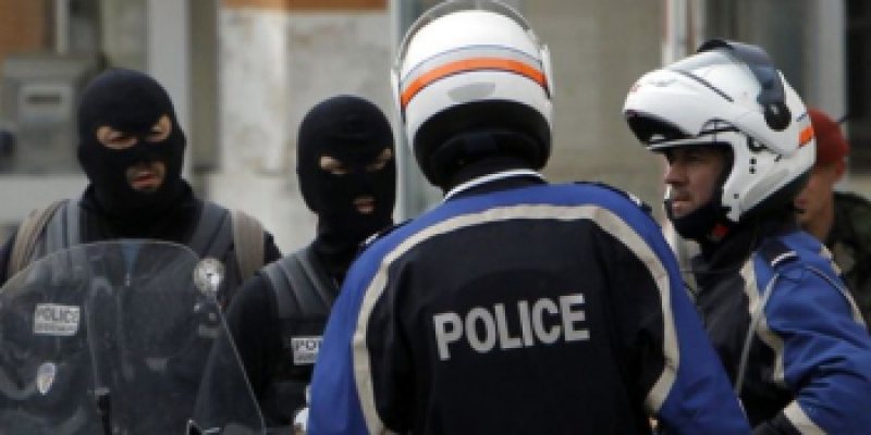 ATENTATE LA BRUXELLES: Franța desfășoară 1.600 de polițiști și jandarmi suplimentari la frontiere și în transportul public