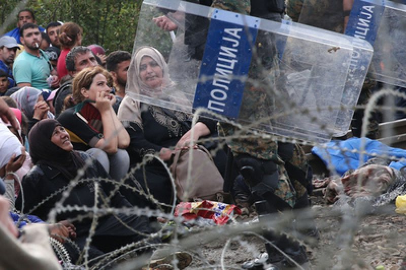 POLIŢIE: Macedonia şi-a închis graniţa pentru imigranţii clandestini