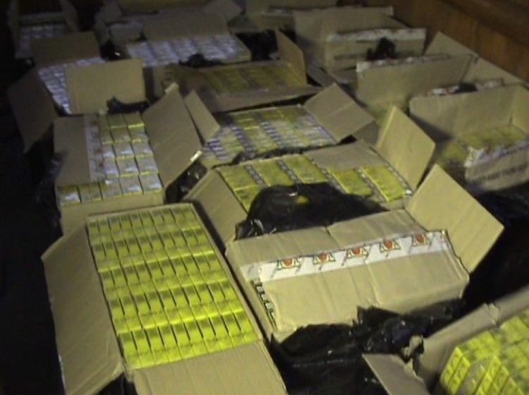CONTRABANDĂ: Peste 9.000  pachete ţigări confiscate de către poliţiştii de frontieră