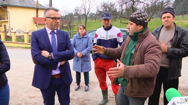 REPORTAJUL ZILEI: Primarul Ovidiu Nemeș a găsit soluții pentru problemele locuitorilor de pe strada Șugău