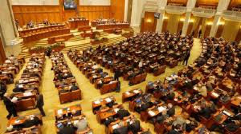 ANALIZĂ: Aleşii au dat startul campaniei în Parlament. Aflux de proiecte electorale pe banii bugetului